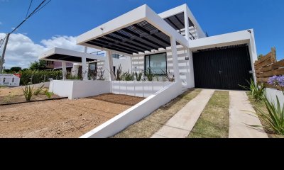 Casa Venta 3 Dormitorios 3 Baños, Piscina en Punta Colorada - BRISA MARINA I