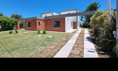 Casa a Estrenar en Venta 3 Dormitorios 3 Baños, Piscina, en Punta Colorada - VEGA