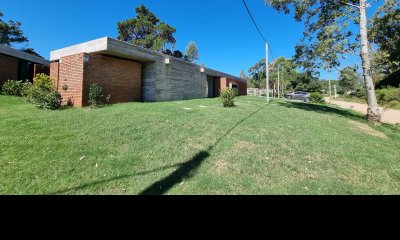 Casa Venta a Estrenar de 3 Dormitorios 2 Baños, Piscina en Punta Colorada - HALIFAX