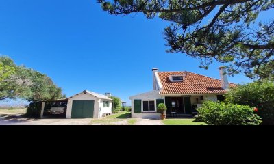 Casa Venta 7 Dormitorios 3 Baños, Frente al Mar, Balneario Las Flores - THALASSA