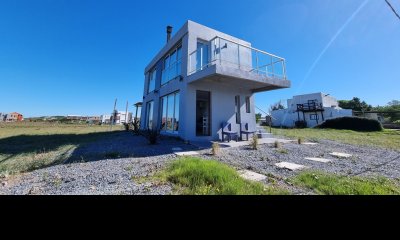 Casa Venta 2 Dormitorios 2 Baños a media Cuadra de la Playa en Punta Negra - LAS GRISES