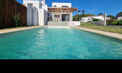 Casa a Estrenar en Venta 3 Dormitorios 3 Baños, Piscina, en Punta Colorada - LYRA