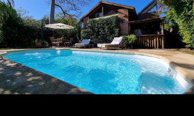 Casa Venta 4 Dormitorios 2 Baños, Piscina en Beaulieu, Piriapolis - VENICE