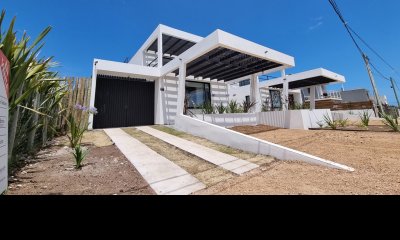 Casa Venta 3 Dormitorios 3 Baños, Piscina en Punta Colorada - BRISA MARINA II