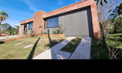 Casa Venta A Estrenar de 3 Dormitorios 2 Baños, Piscina en San Francisco - AGUARA