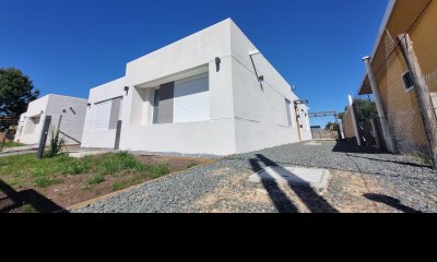 Casa Venta a Estrenar de 2 Dormitorios 2 Baños, en Barrio Pueblo Arena, Piriapolis - LA DUNA II