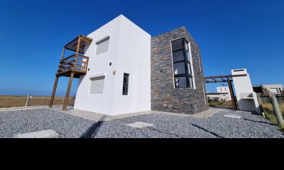 Casa Venta 3 Dormitorios 2 Baños en Punta Negra - IPA