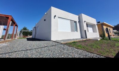 Casa Venta a Estrenar de 2 Dormitorios 2 Baños, en Barrio Pueblo Arena, Piriapolis - LA DUNA I