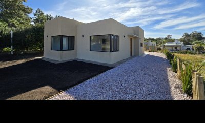 Casa Venta A Estrenar de 3 Dormitorios 2 Baños en Playa Hermosa - RENACER