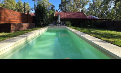 Casa Venta 3 Dormitorios 3 Baños con Piscina, en Punta Colorada - EL ALERO