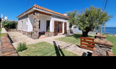 Casa Venta 2 Dormitorios 2 Baños, Gran Vista al Mar En Punta Colorada - LA OLA AZUL
