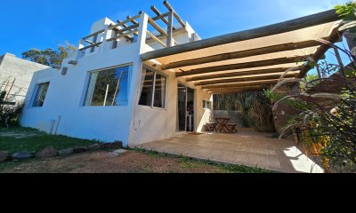 Casa Venta 3 Dormitorios 2 Baños, en Punta Fría - DICK