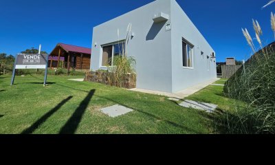 Casa Venta 2 Dormitorios 2 Baños, Piscina en Punta Colorada - LAZURITA