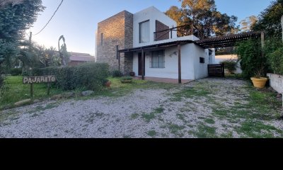 Casa Venta 3 Dormitorios 2 Baños, Piscina Climatizada en Beaulieu - Piriapolis - PAJARITO