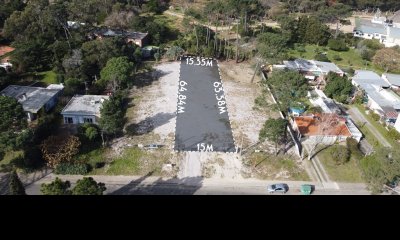 Venta de Terreno a Metros de la Terminal en Beaulieu, Piriapolis - SUPERFICIE DE 976M