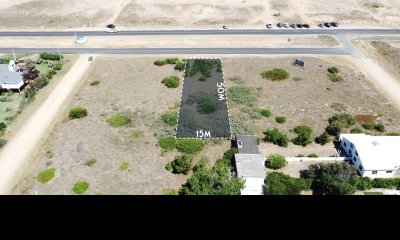 Venta de Terreno Frente al Mar en Punta Negra, Piriapolis - SUPERFFICIE DE 750M