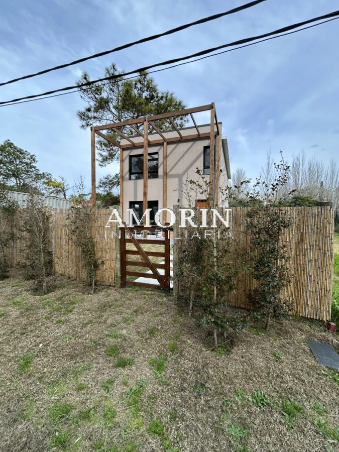 Casa ID.800 - CASA FRENTE A CLUB DE LA BARRA