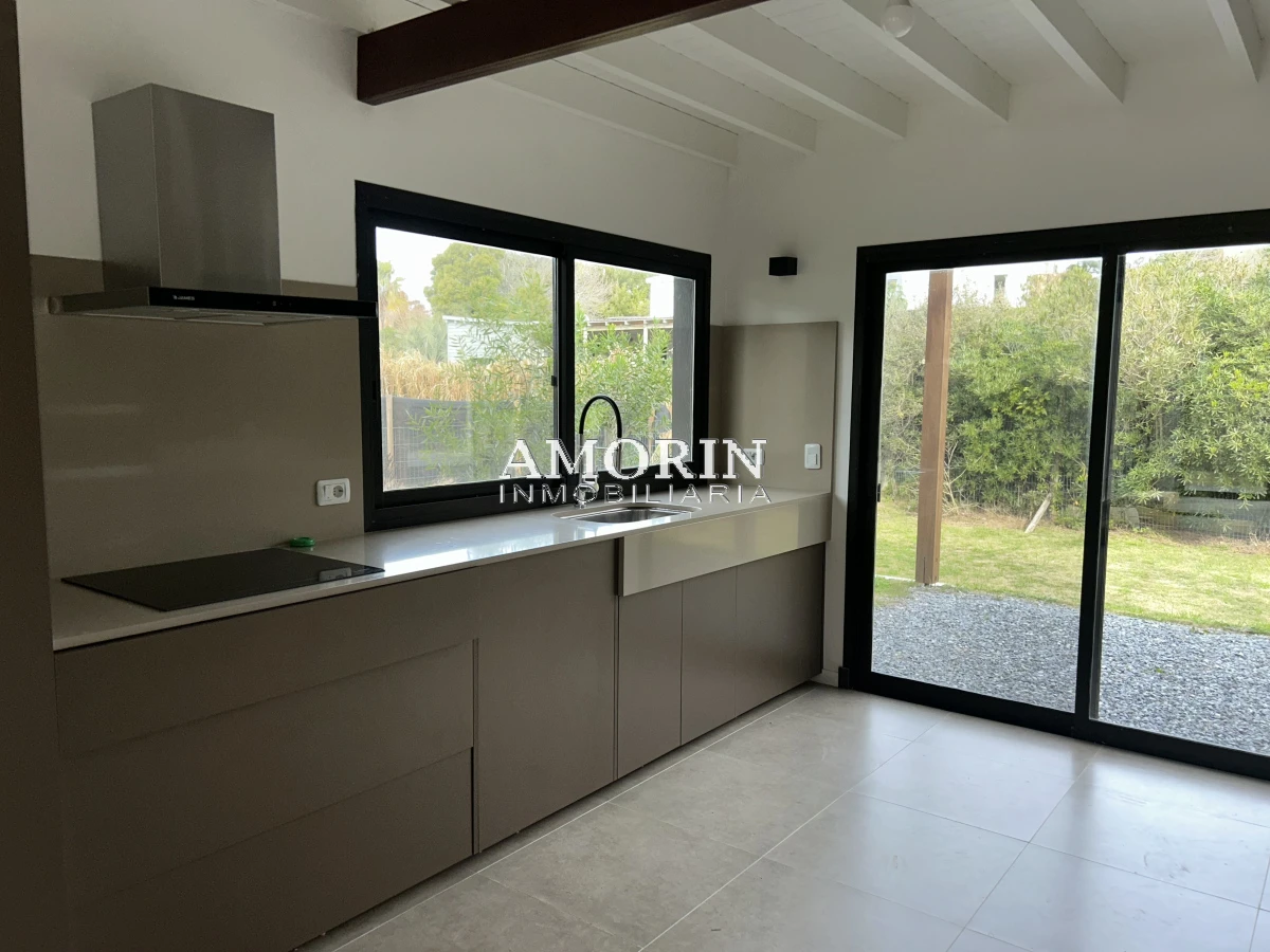 Casa ID.800 - CASA FRENTE A CLUB DE LA BARRA