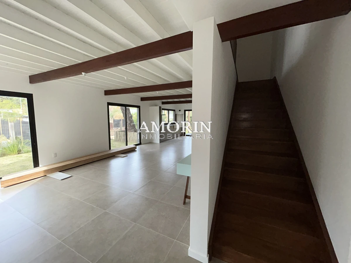 Casa ID.800 - CASA FRENTE A CLUB DE LA BARRA