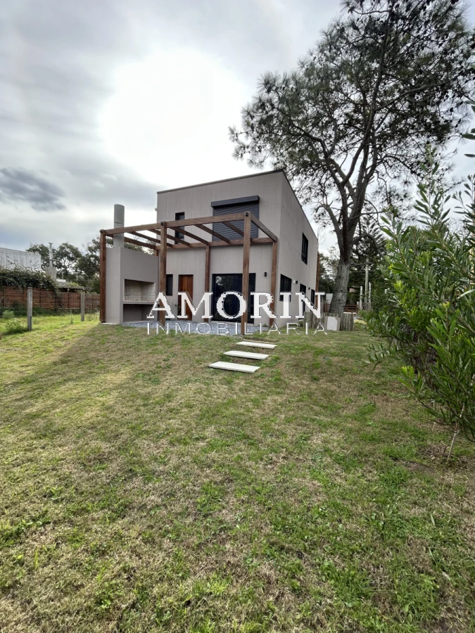 Casa ID.800 - CASA FRENTE A CLUB DE LA BARRA