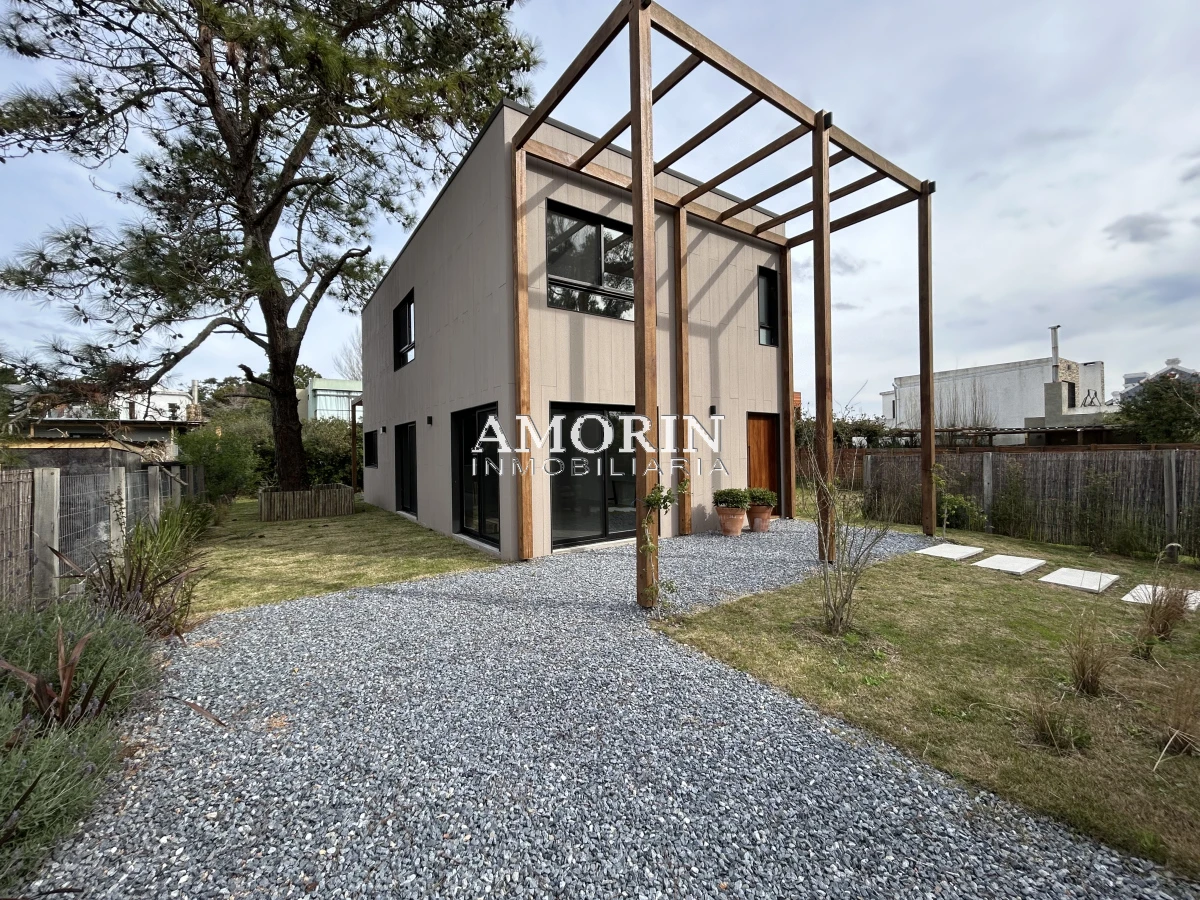 Casa ID.800 - CASA FRENTE A CLUB DE LA BARRA