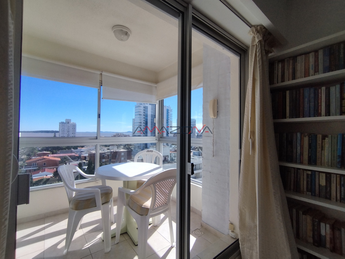 Apartamento ID.5569 - Venta- Punta del Este -vista al mar- piscina-mucama-garaje-ascensor- canchas