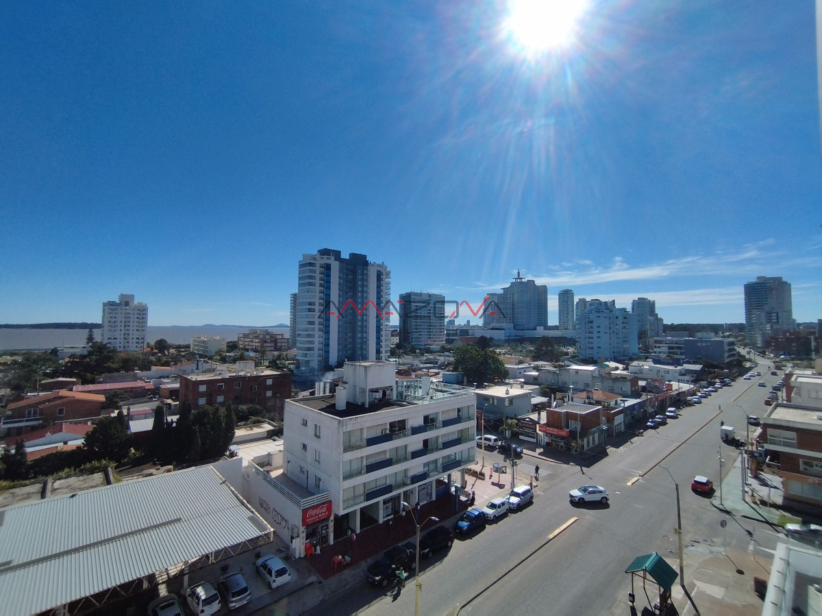 Apartamento ID.5569 - Venta- Punta del Este -vista al mar- piscina-mucama-garaje-ascensor- canchas