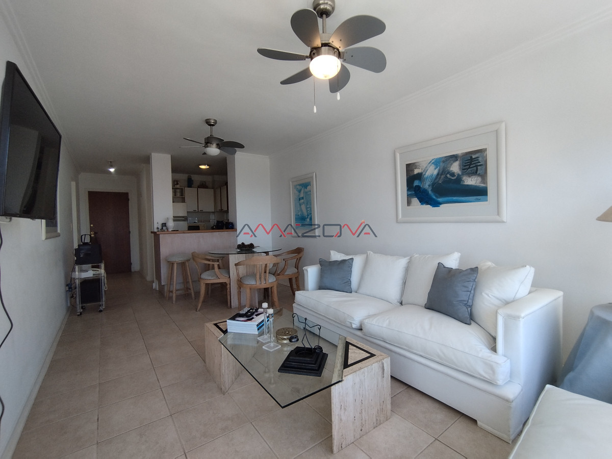 Apartamento ID.5569 - Venta- Punta del Este -vista al mar- piscina-mucama-garaje-ascensor- canchas