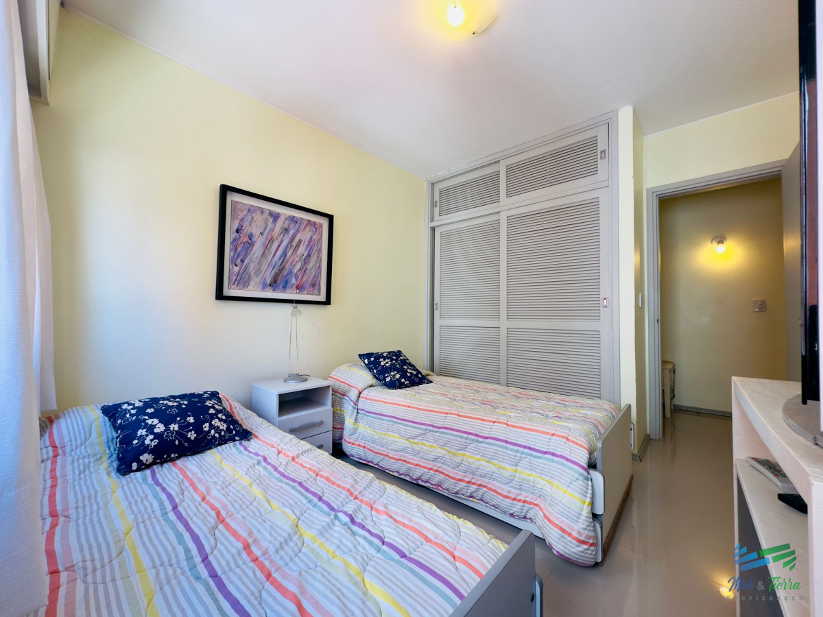 Apartamento ID.4612 - Apartamento de 2 dormitorios, reciclado, en venta, en Punta del Este