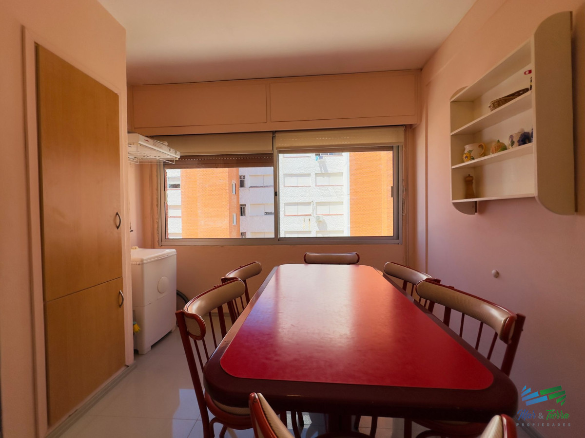 Apartamento ID.4612 - Apartamento de 2 dormitorios, reciclado, en venta, en Punta del Este