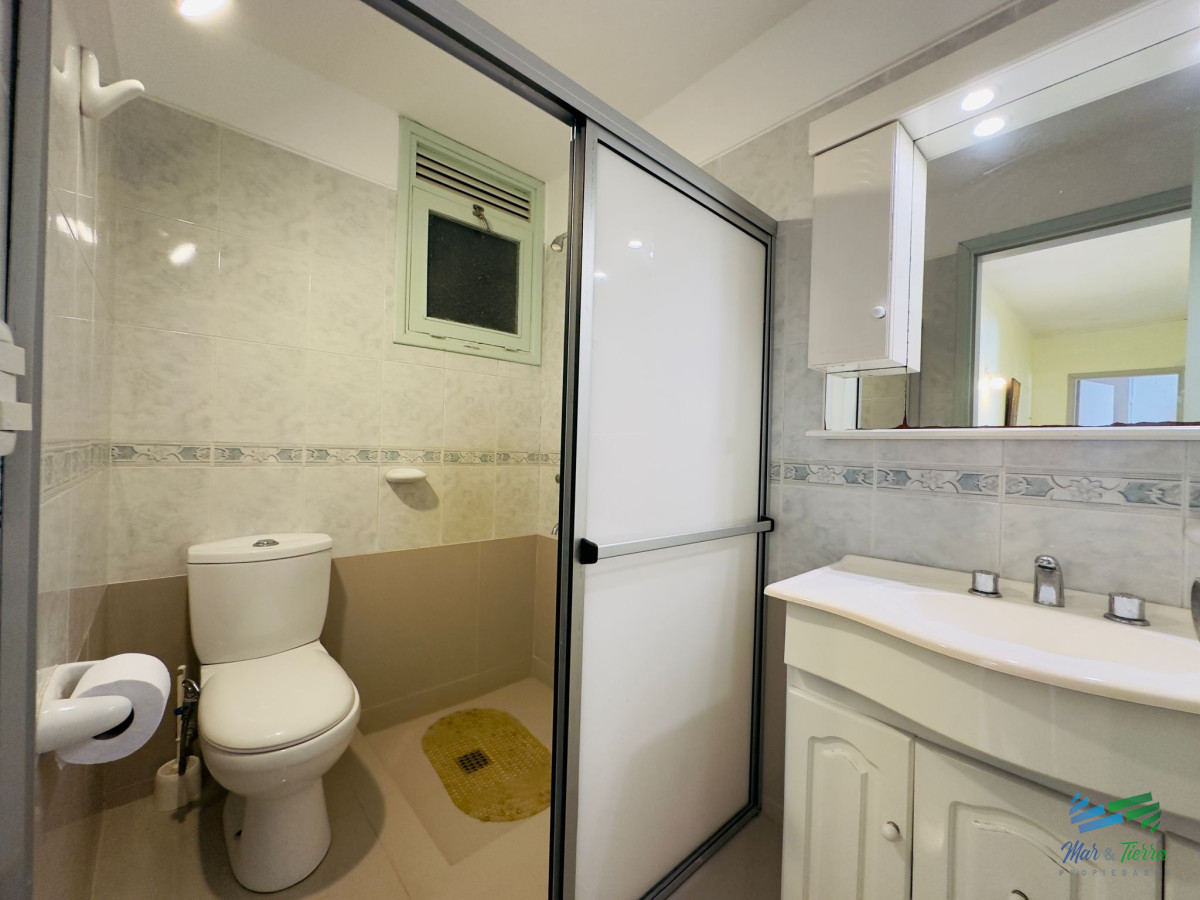 Apartamento ID.4612 - Apartamento de 2 dormitorios, reciclado, en venta, en Punta del Este