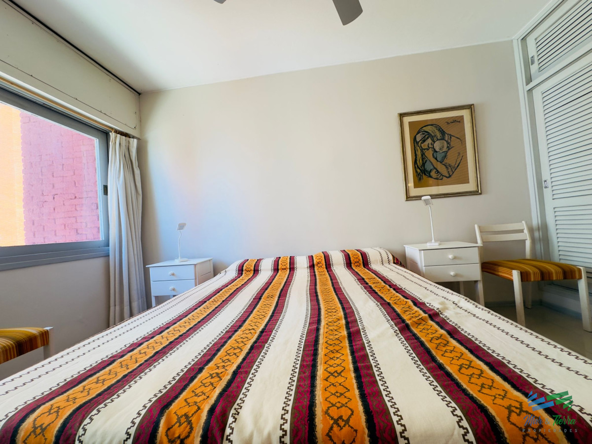 Apartamento ID.4612 - Apartamento de 2 dormitorios, reciclado, en venta, en Punta del Este