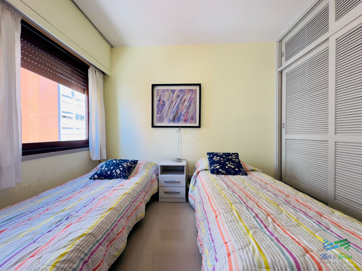 Apartamento ID.4612 - Apartamento de 2 dormitorios, reciclado, en venta, en Punta del Este