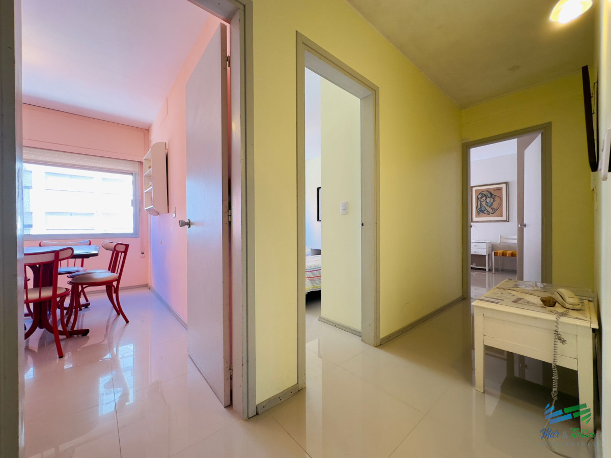 Apartamento ID.4612 - Apartamento de 2 dormitorios, reciclado, en venta, en Punta del Este