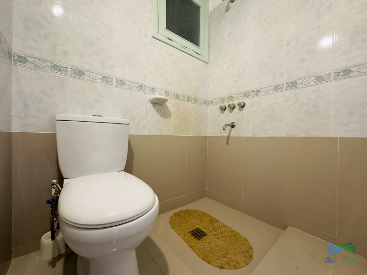 Apartamento ID.4612 - Apartamento de 2 dormitorios, reciclado, en venta, en Punta del Este