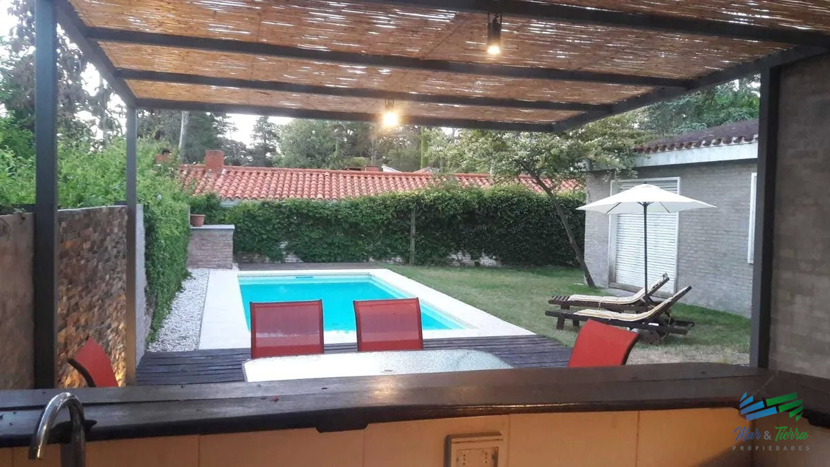 Casa ID.4616 - Alquiler y venta de casa de 5 dormitorios en Punta del Este