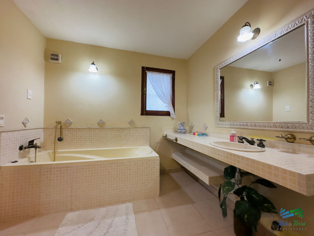 Casa ID.4607 - Casa en VENTA, 3 dormitorios, Punta del Este