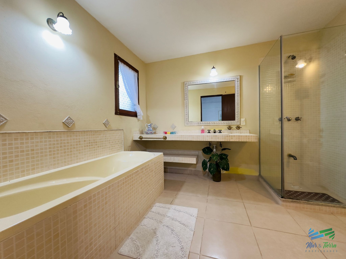 Casa ID.4607 - Casa en VENTA, 3 dormitorios, Punta del Este