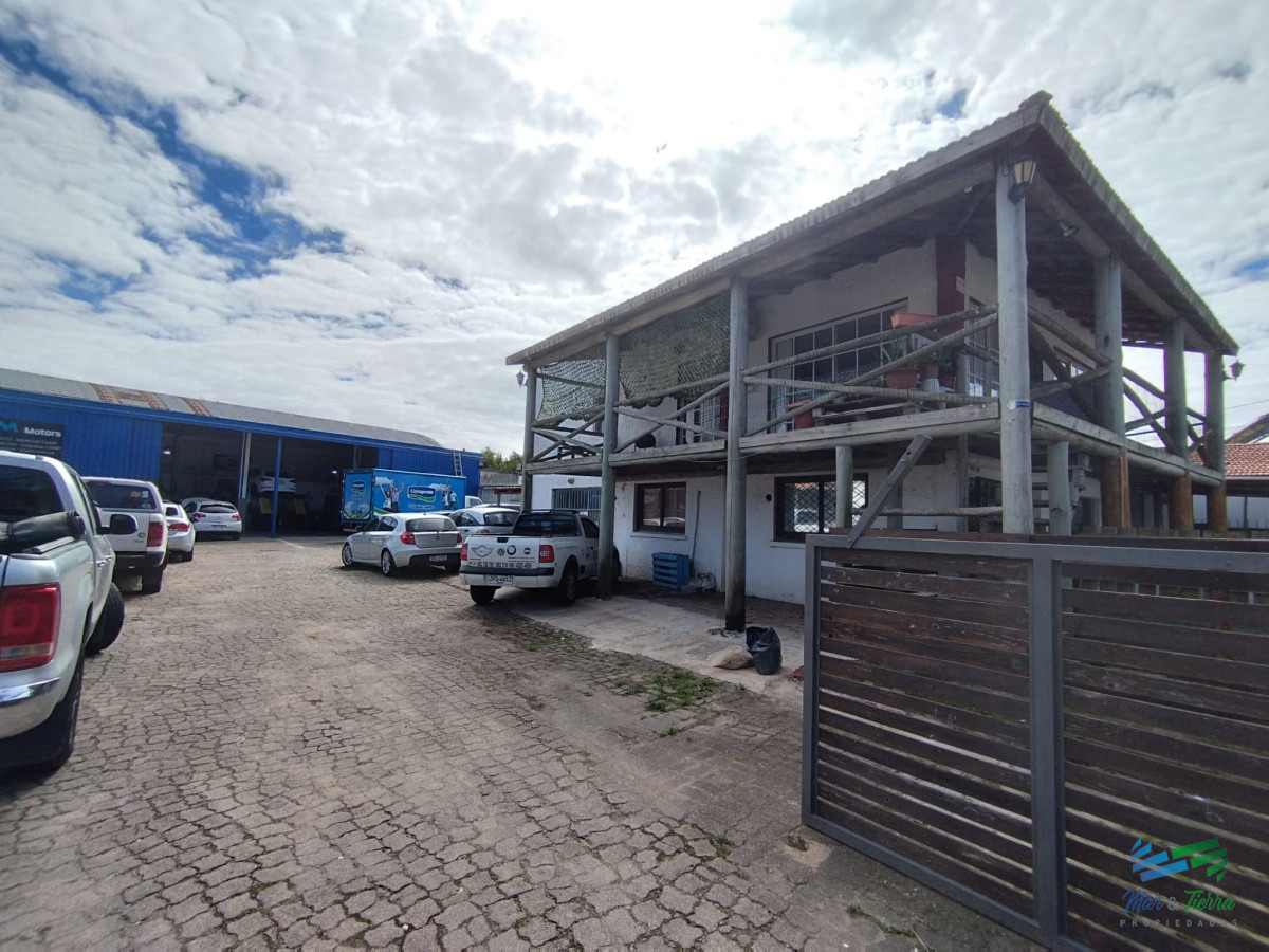 Local Comercial ID.4224 - VENDO LOCAL, CASA Y GALPON EN MALDONADO, ZONA MACRO