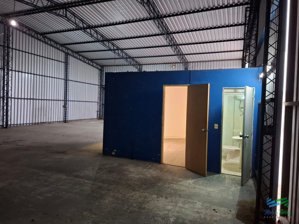 Local Comercial ID.3373 - Vendo Galpon en Maldonado, sobre avenida con mucho transito, zona de Barracas.