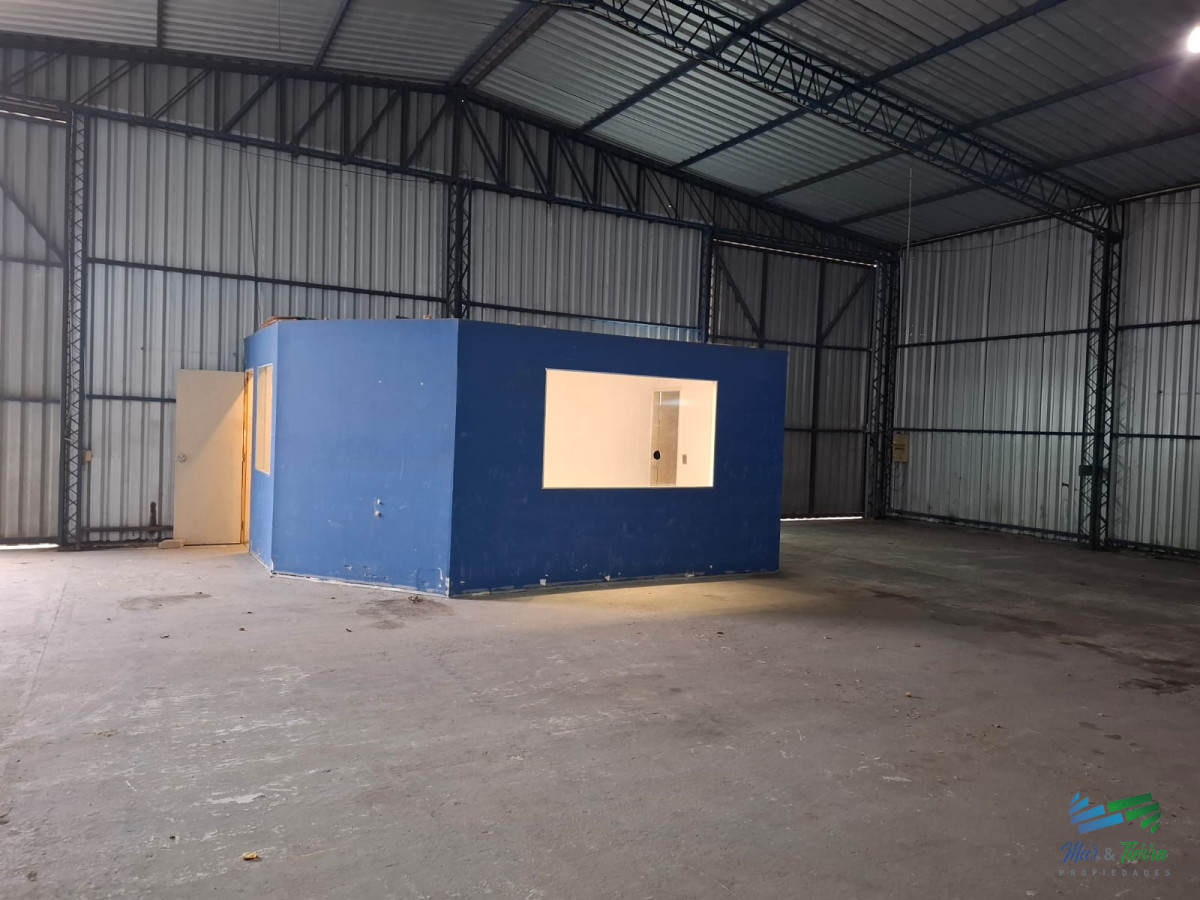 Local Comercial ID.3373 - Vendo Galpon en Maldonado, sobre avenida con mucho transito, zona de Barracas.