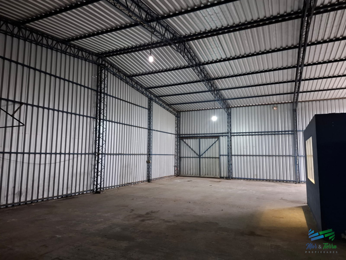 Local Comercial ID.3373 - Vendo Galpon en Maldonado, sobre avenida con mucho transito, zona de Barracas.
