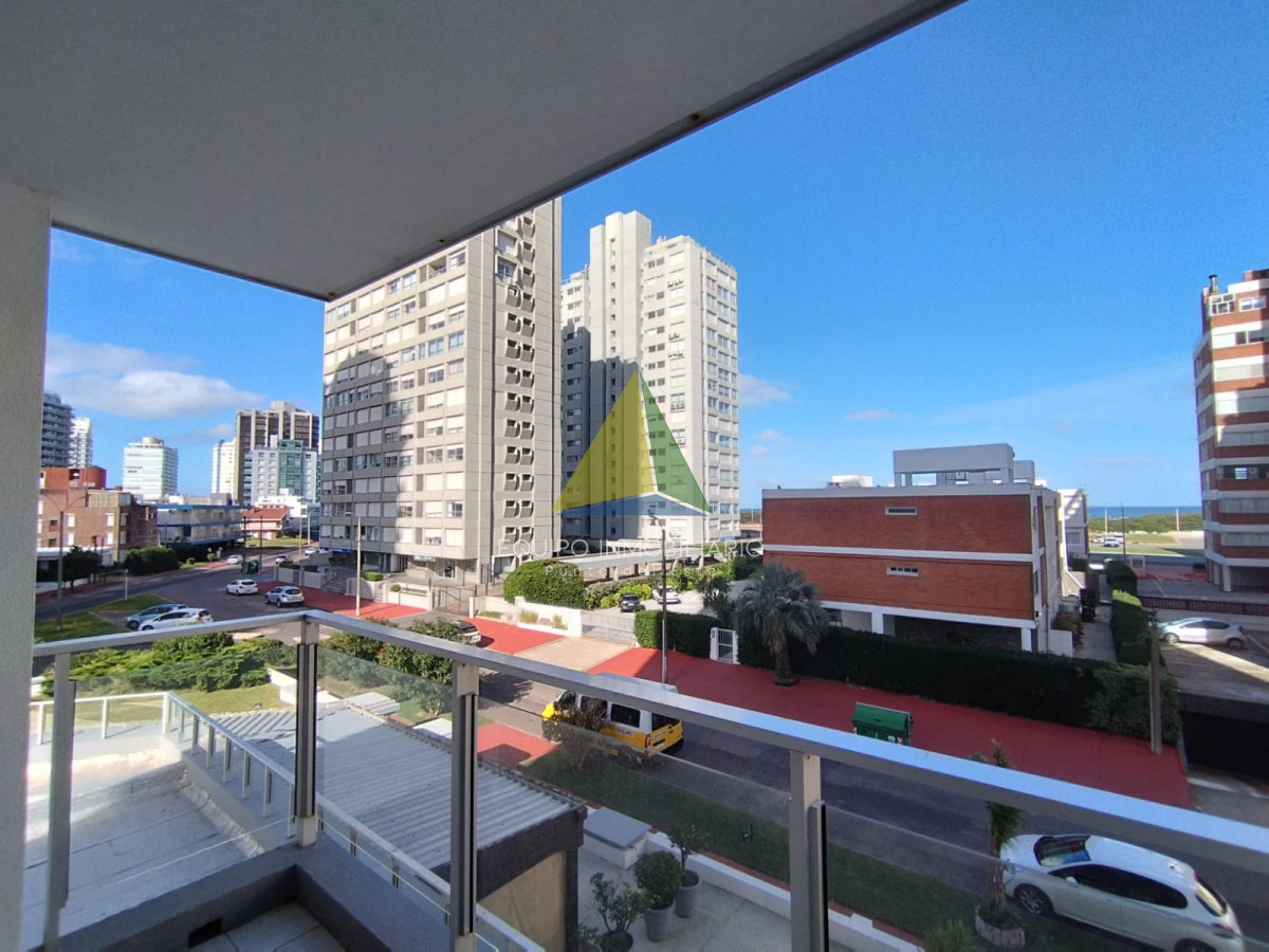 Lindo apartamento de 2 dormitorios con 2 baños - Ref : EQP5741 - EQU5741A