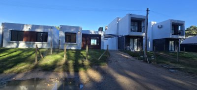 Oportunidad en construccion, casa de 3 dormitorios en Parque Burnett - Ref : EQP8166