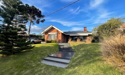 Venta y alquiler de casa de 4 dormitorios en Punta del Este - Ref : EQP3602