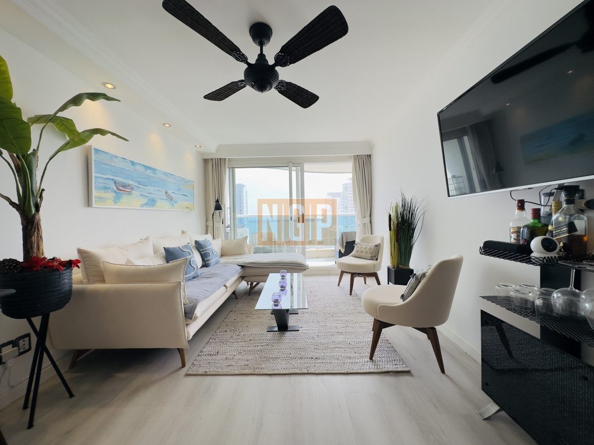 Venta de apartamento de 2 dormitorios Playa mansa con parrillero - NGP31363A