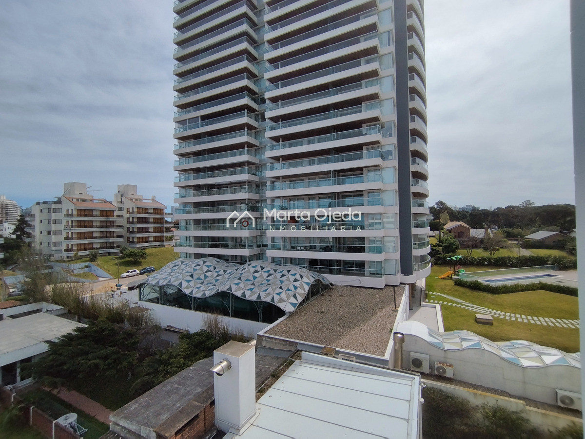 Apartamento ID.40932 - Alquiler y venta de apartamento de 3 dormitorios en Punta del Este