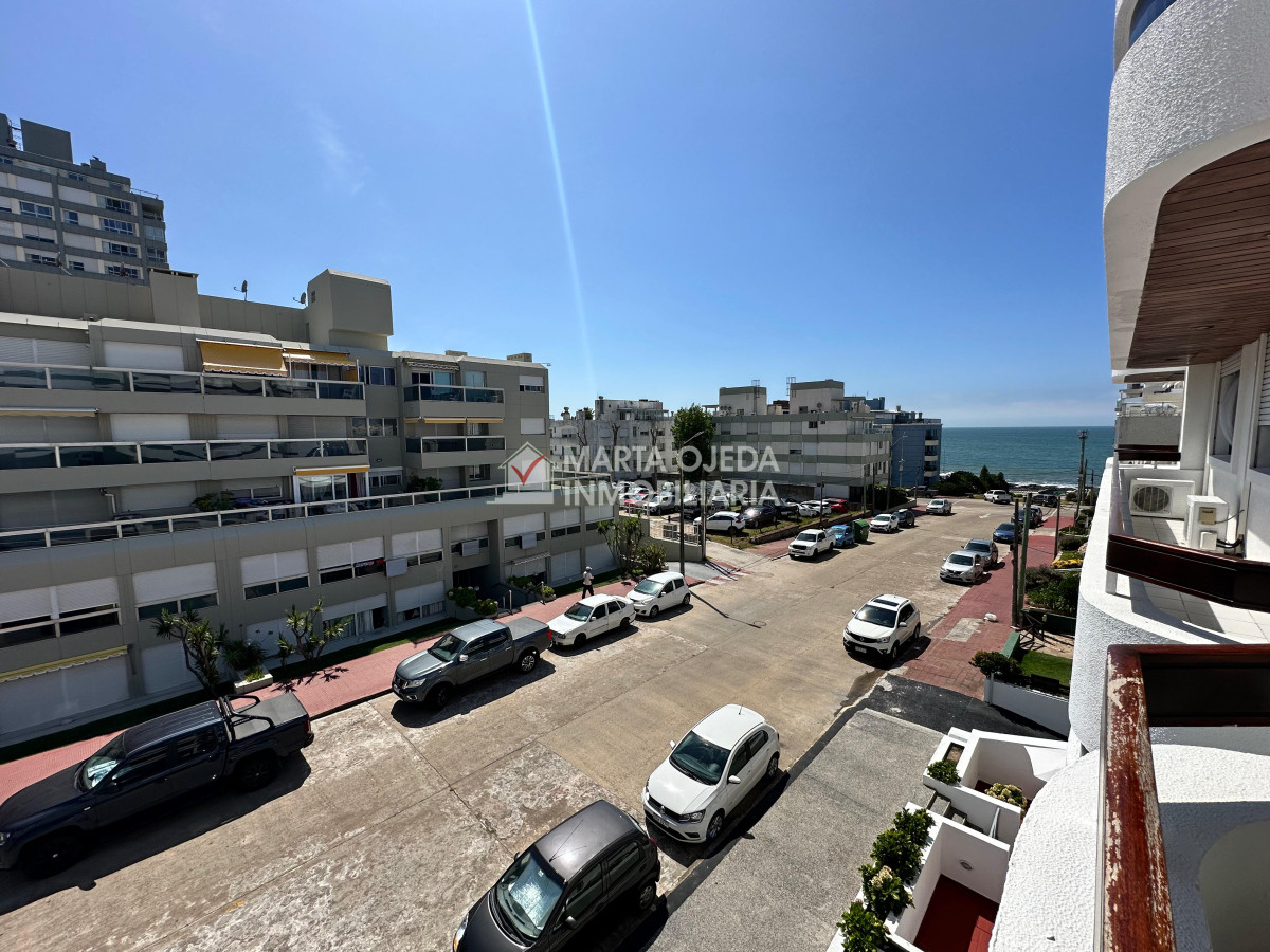 Apartamento ID.41024 - Apartamento de dos dormitorios en venta en Punta del Este.-