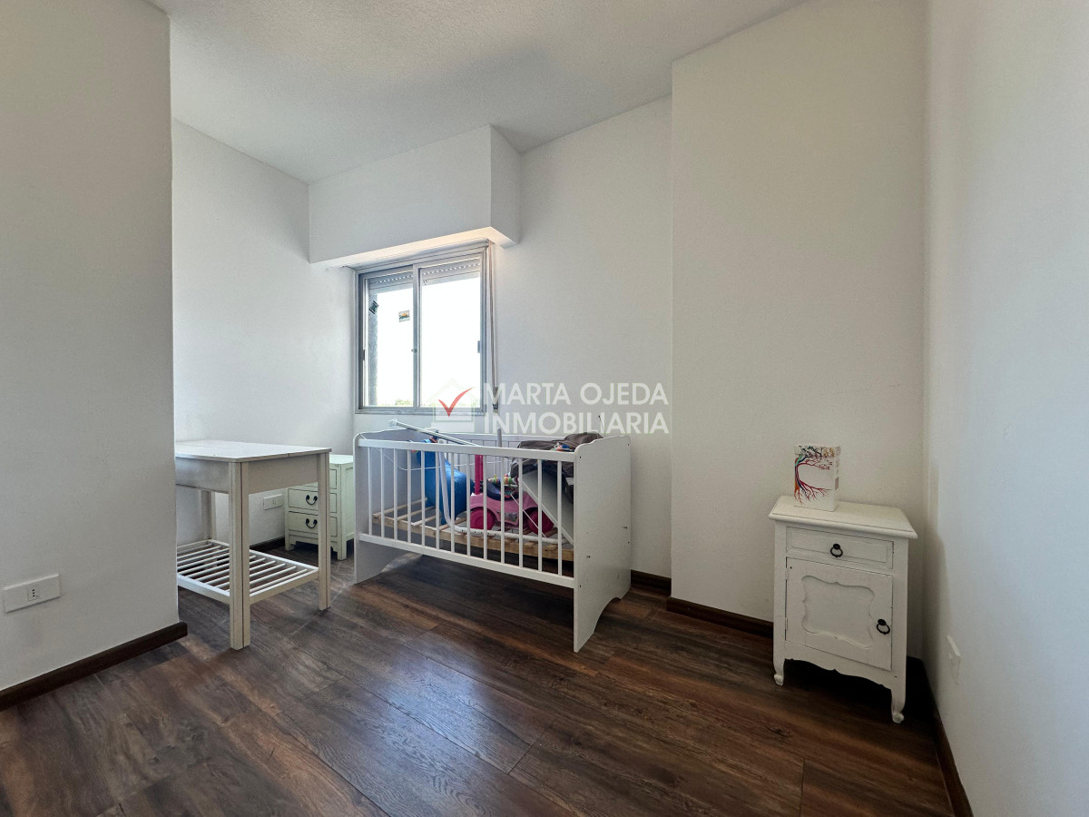 Apartamento ID.40952 - Apartamento de dos dormitorios y dependencia de servicio en venta en Punta del Este