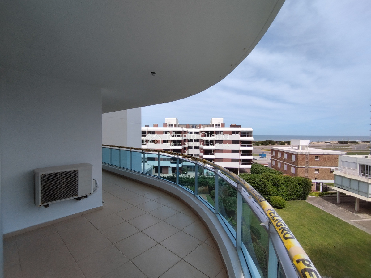 Apartamento ID.40932 - Alquiler y venta de apartamento de 3 dormitorios en Punta del Este